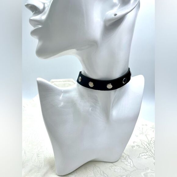 Black Leather 2-piece l Silver-studded l Buckle Choker & Wristband Wrap l New - Picture 2 of 11